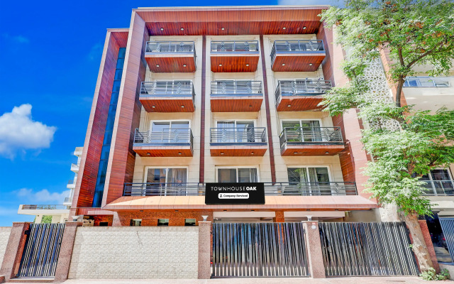 Super Townhouse Oak Sector 39 Medanta