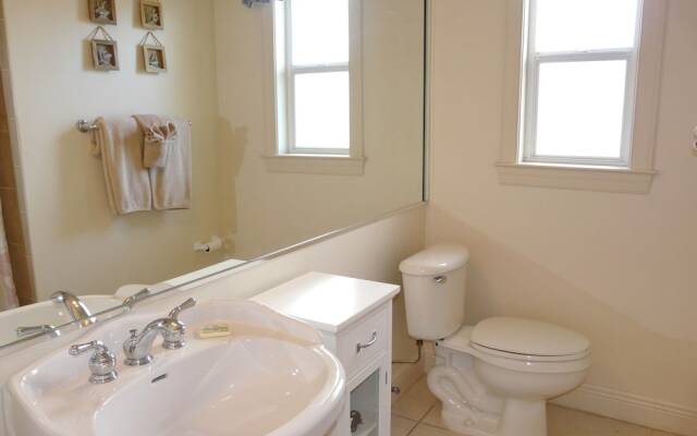 Pet-friendly Waterside Home With Pool/steps to Beach