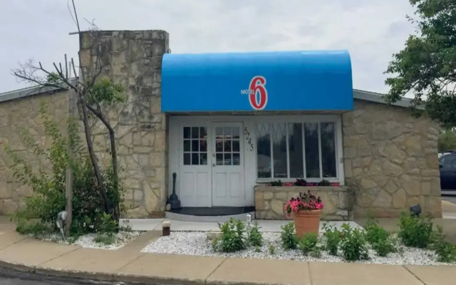 Motel 6 Hamburg, NY