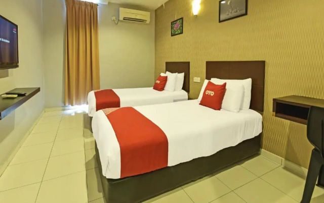 Hotel O M Three Hotel
