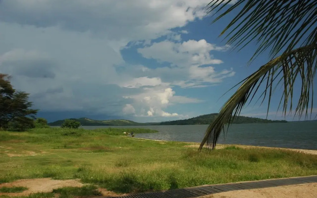 Victoria Lake View Guest House & Safaris