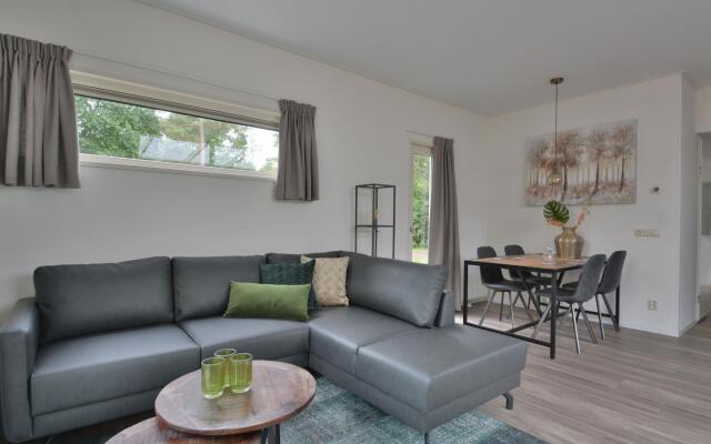 Comfy Chalet With Sunshower, Located in a Forrest