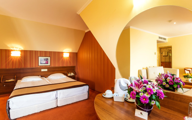 Saint George Hotel & Medical Spa