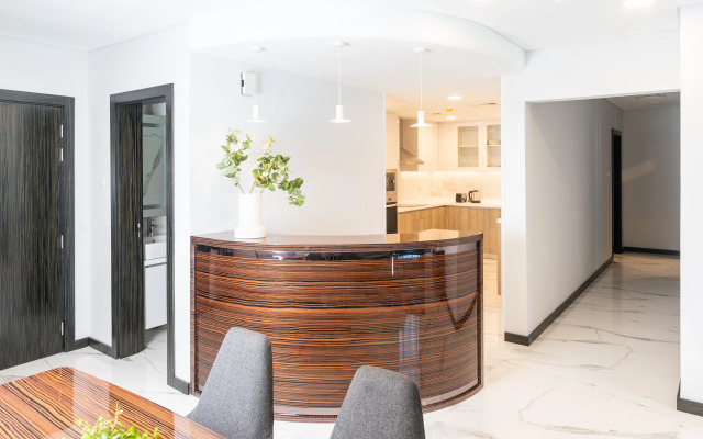 S Plaza Suites Hotel