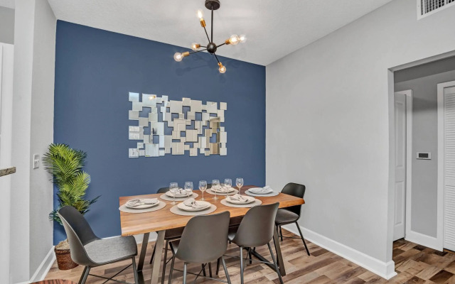 2 Bedroom Vacation Condo (2011)