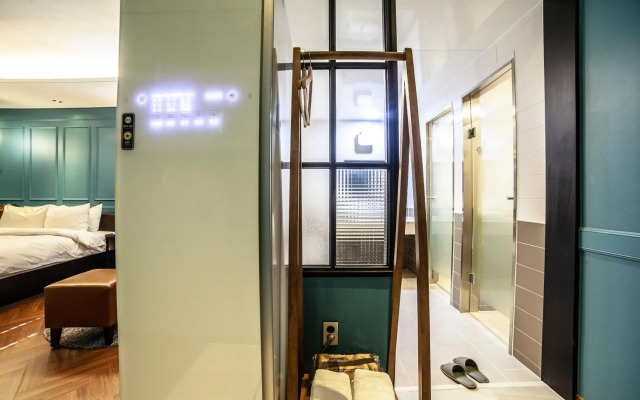 Hotel Stay 53