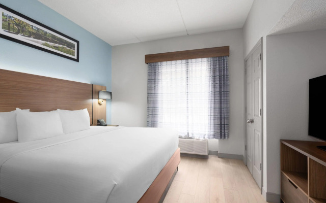 La Quinta Inn & Suites by Wyndham Raleigh Cary