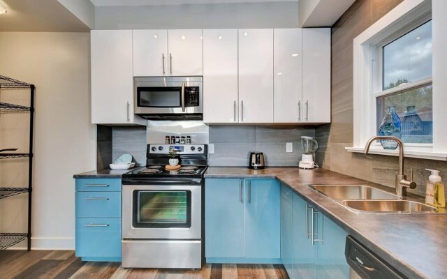 Newly Renovated - Spacious 1BR - Near Downtown