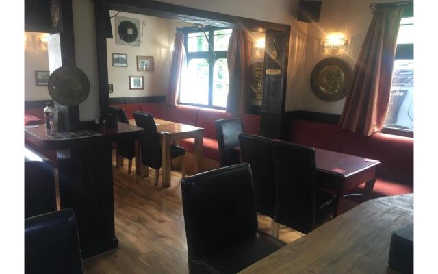 Old Oak Tree Inn