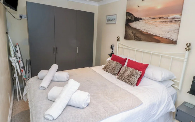 5 Lyonesse Apartments
