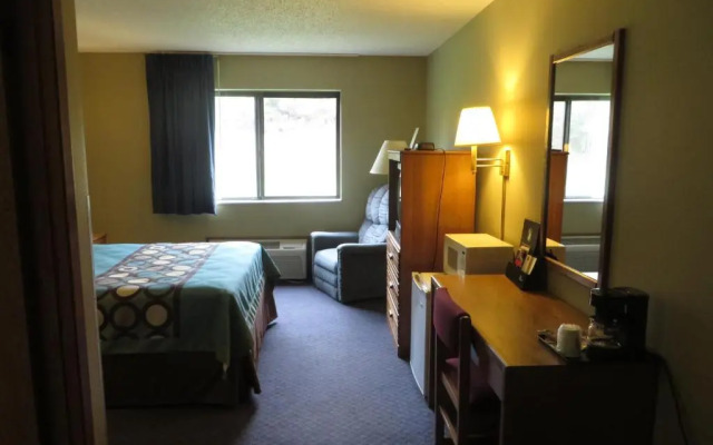Super 8 by Wyndham Macomb