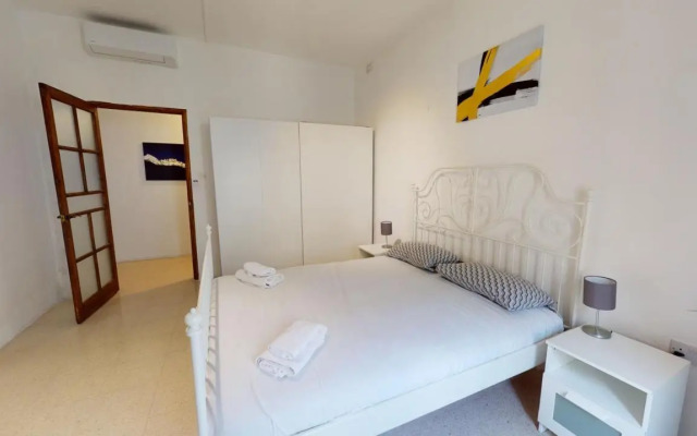 St Julians - Balluta Bay large 3 bedroom apartment