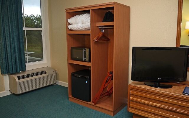 Ocean Sands Beach Boutique Inn - Stay At the Beach