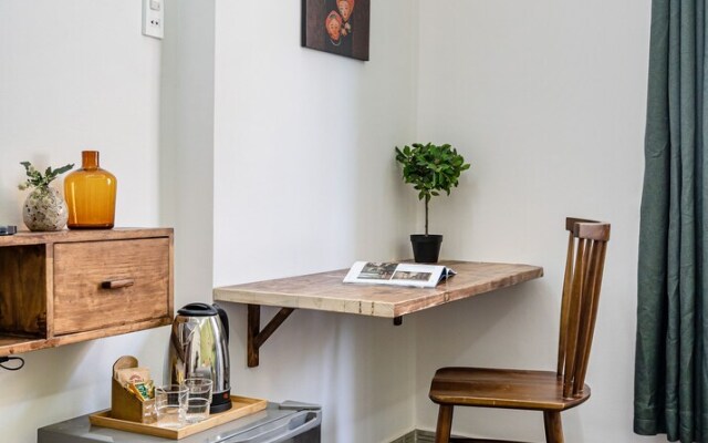 HoLo Central Saigon - Serviced HomeStay