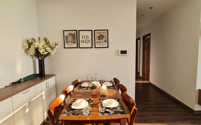 Canh Apartment in Vinhome Skylake