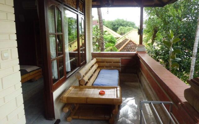 Amed Cafe & Hotel Kebun Wayan