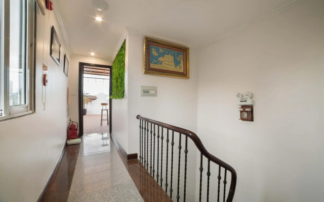 Golden Sail Hotel