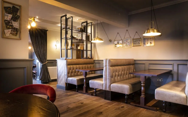 Stamford Gate Hotel