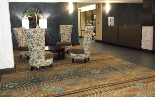 Holiday Inn Express & Suites Bentonville