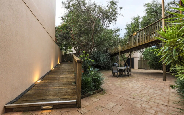 Unwind Seascape at Tennyson Beach