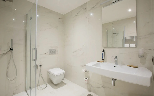 Floris Hotel