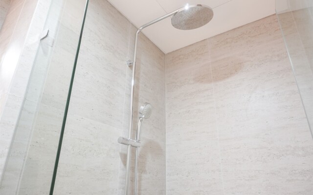 Fancy And Comfort 1Br At Gold Coast Apartment