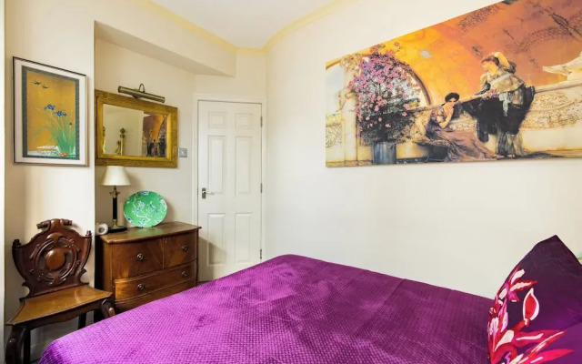 Mayfair 3-bed 6-guest W/patio & ac Berkeley Square