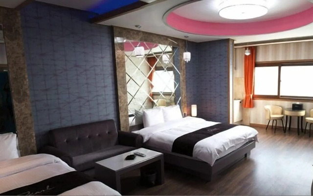 The 7 Business Hotel