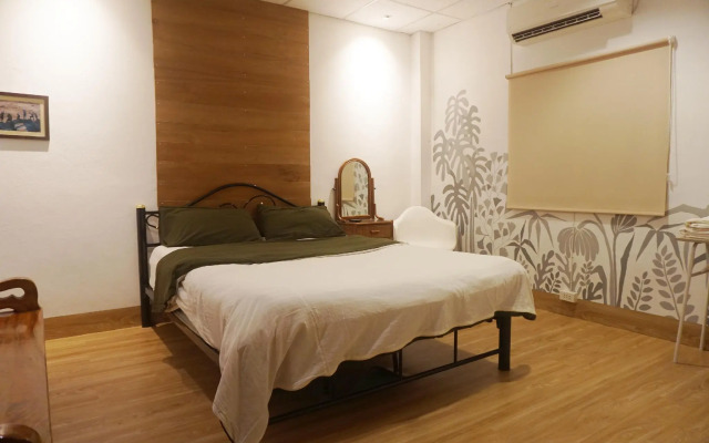 The Goose Cafe & Hostel