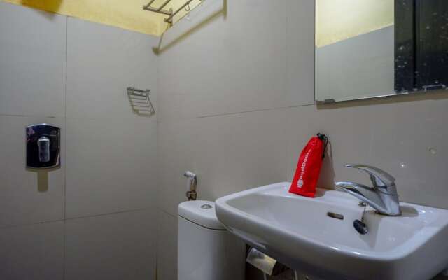 Atomy Hotel by RedDoorz