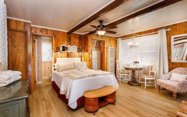 Arrowhead Pine Rose Cabins