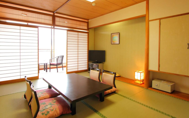 Hotel Hana Isawa – Guest Rooms – Fuefuki