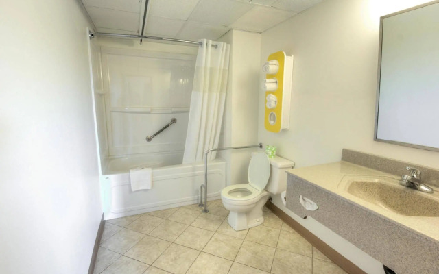 Motel 6 Lethbridge, AB