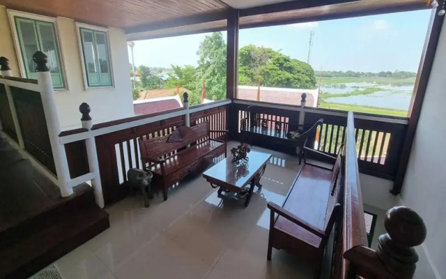 Ruenthai Ayutthaya Resort And Restaurant