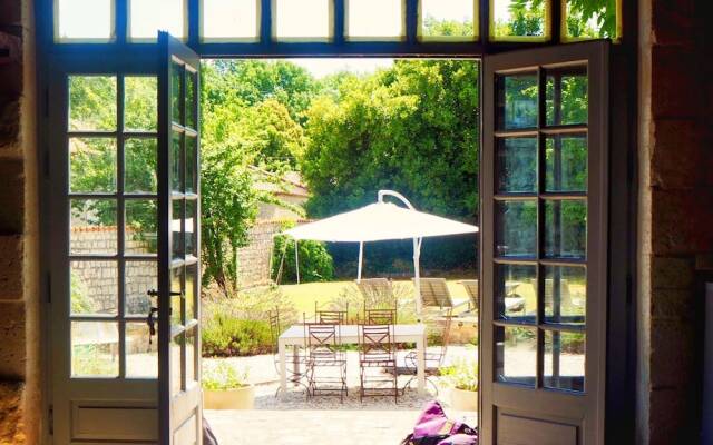 House With 6 Bedrooms in Montignac-charente, With Private Pool, Enclos