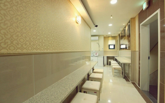 Chloe Guest House