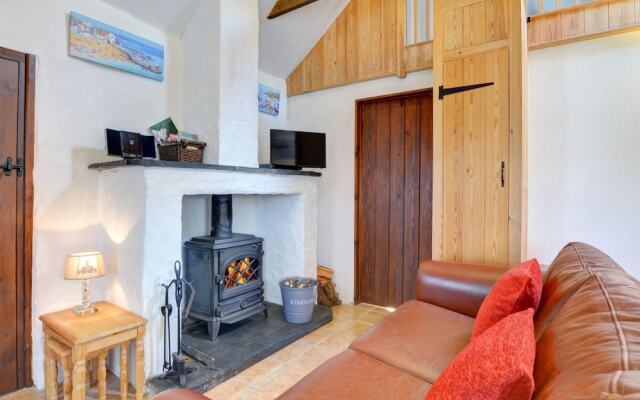 Picturesque Holiday Home in Bwlch-y-groes With Garden