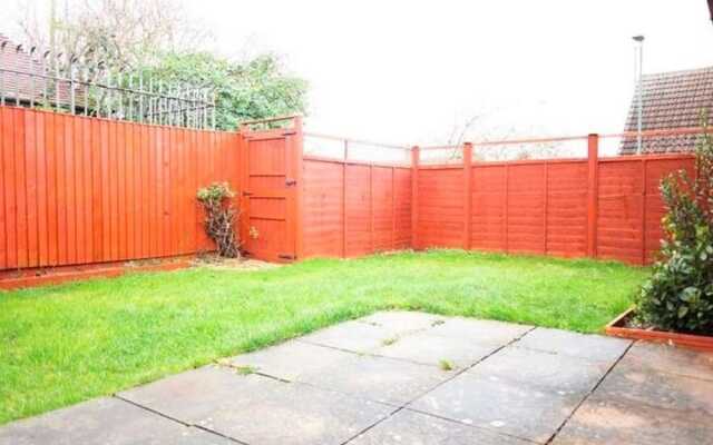 Homely Holiday Home in Gloucester Near Over Bridge