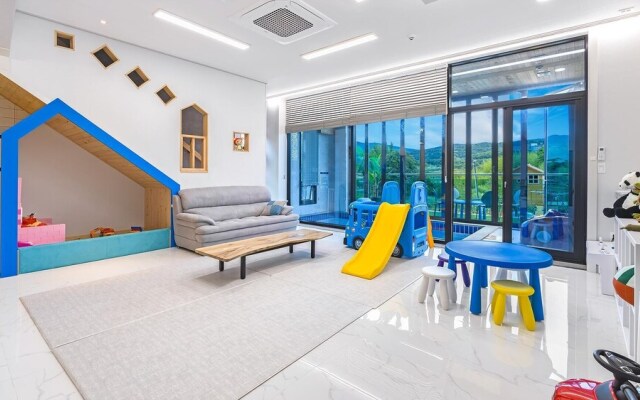 Gyeongju Cheongun28 Kids Poolvilla