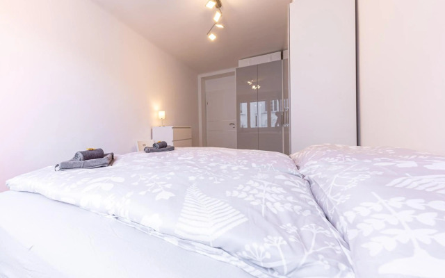 BRIGHT + CENTRAL near Belvedere by JR City Apartments