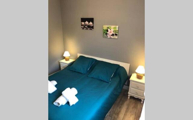 Villa piscine privée vallée châteaux Dordogne