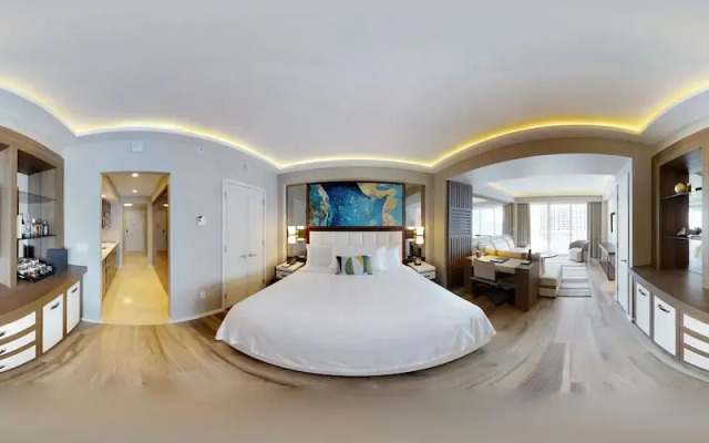 Beachfront Condo in Central Beach
