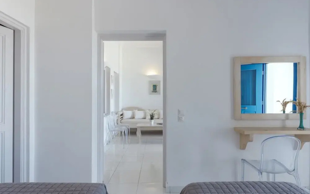Villa - Sleeps 5 - Private Heated Pool-parking