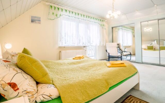 House Lena Kowary
