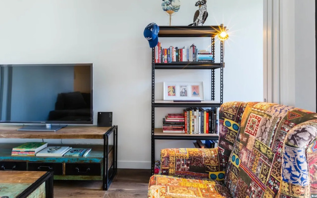MAXINE, 1BDR Collingwood Apartment