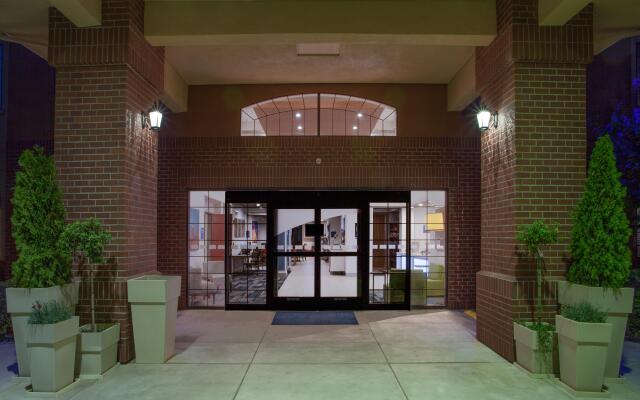 Holiday Inn Express & Suites Davis - University Area by IHG