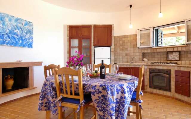 Villa Agapanto - Trullo Anthos con Vista Mare e Giardino Privato