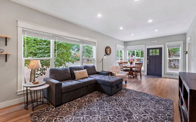 Cozy Chic Home In Downtown Loveland!