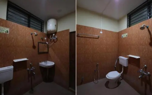 Varadashree Comforts By OYO Rooms