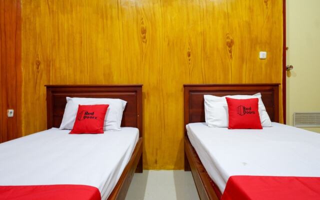 RedDoorz near Kamali Beach Bau Bau
